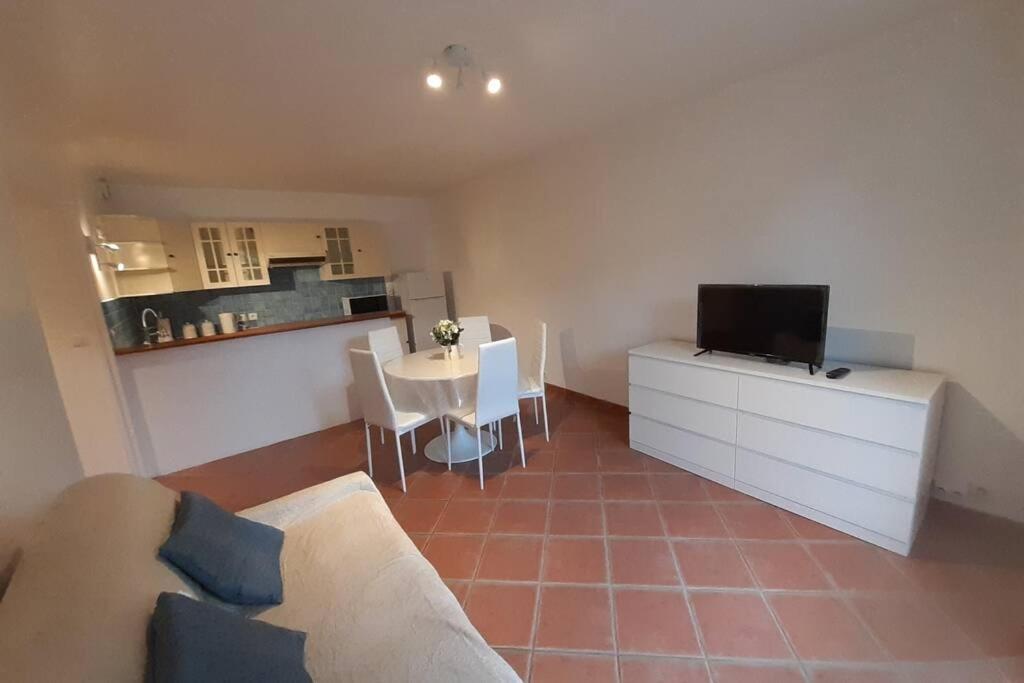 La Belle Ortine Apartment Esbly ภายนอก รูปภาพ
